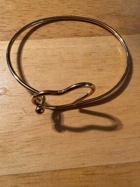 Gold Tone Heart Hook Closure Bangle Bracelet